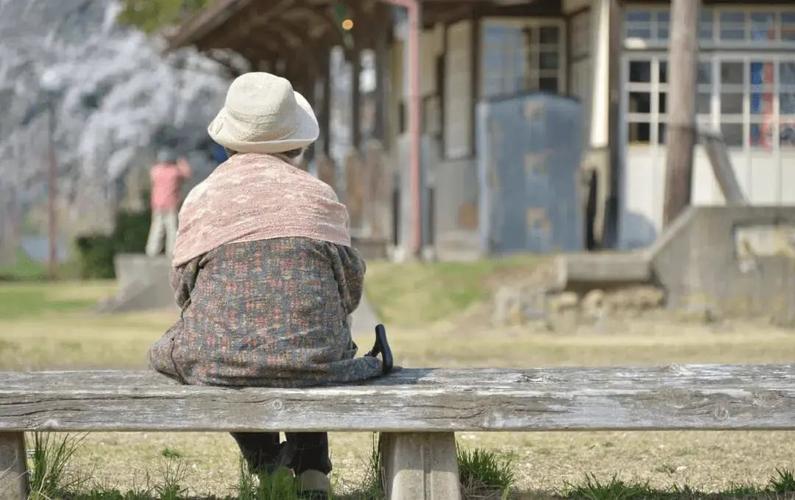 子女在外地上班，不能经常回家，如何才能让父母不那么孤独大学生报团回家要报备吗大学生情侣想到云南旅游，经费有限，大家有什么建议 奥迪(946783)